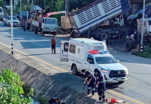 จักรยานยนต์เสียหลักชนแบริเออร์ปูนข้างทาง มีผู้ได้รับบาดเจ็บชาย 1 ราย