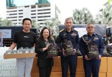 AIS ระดมพลังอุ่นใจอาสาส่งมอบถุงยังชีพ ช่วยเหลือน้ำท่วมภาคใต้ต่อเนื่อง